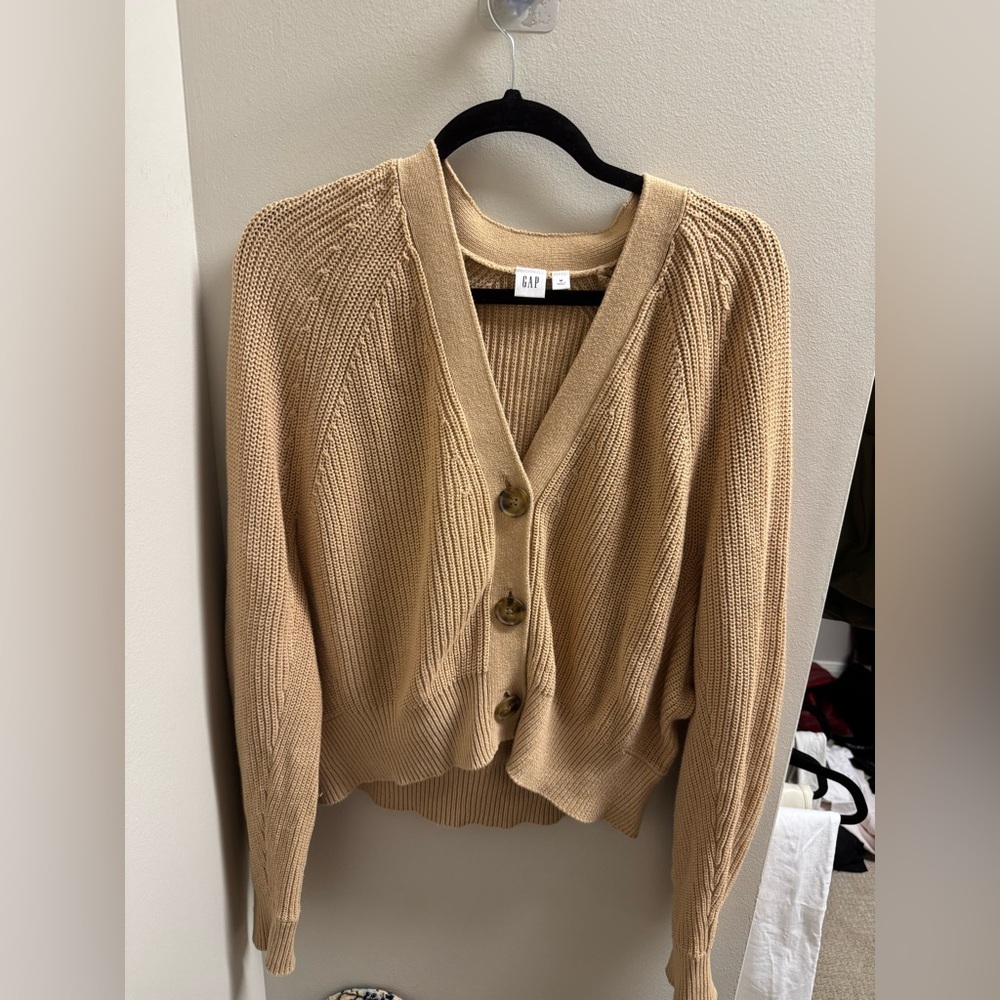 Gap M tan cardigan